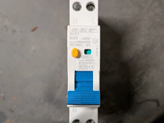 Partij divers elektrotechnisch installatiemateriaal - afbeelding 13 van  15