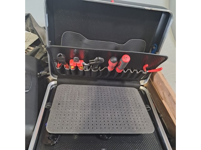Partij divers gereedschap en meetinstrumenten - afbeelding 2 van  9