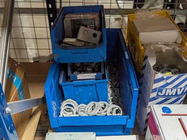 Partij divers gereedschap en technische materialen - afbeelding 2 van  19
