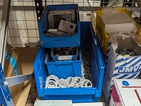Partij divers gereedschap en technische materialen - afbeelding 2 van  19