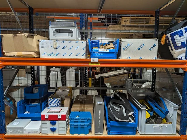 Partij divers gereedschap en technische materialen - afbeelding 1 van  19