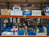 Partij divers gereedschap en technische materialen - afbeelding 1 van  19