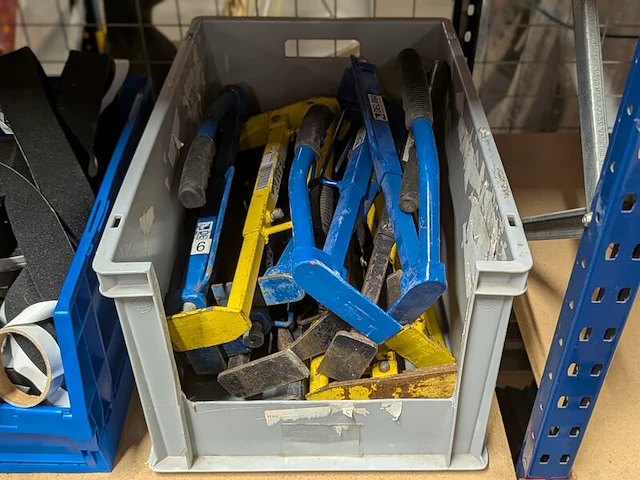 Partij divers gereedschap en technische materialen - afbeelding 12 van  19