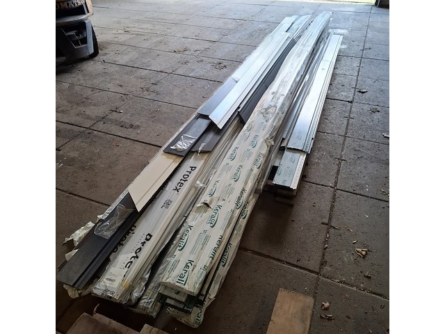 Partij divers gevelpanelen, keralit / protex, diverse kleuren - afbeelding 8 van  16