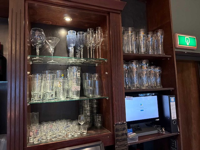 Partij divers glas werk - afbeelding 1 van  13