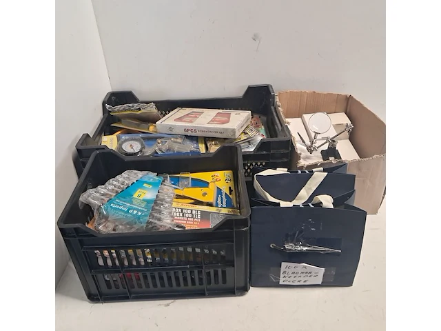 Partij divers handgereedschap & ca. 12x derde handjes - afbeelding 1 van  11