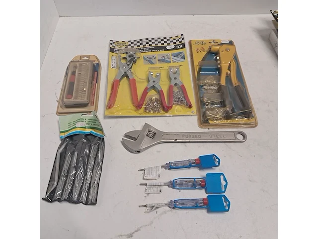 Partij divers handgereedschap & ca. 12x derde handjes - afbeelding 9 van  11