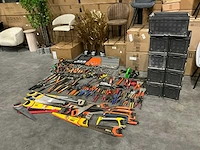 Partij divers handgereedschap / stapelbakken (330x)