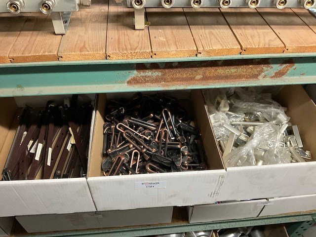 Partij divers hang en sluitwerk - afbeelding 1 van  3