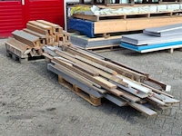 Partij divers hout restmateriaal op 2x pallet