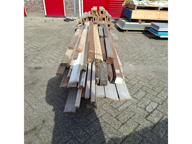 Partij divers hout restmateriaal op 2x pallet - afbeelding 3 van  8