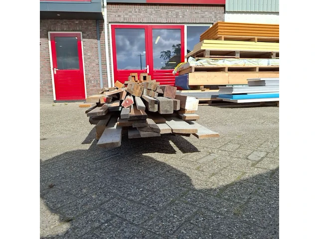 Partij divers hout restmateriaal op 2x pallet - afbeelding 4 van  8
