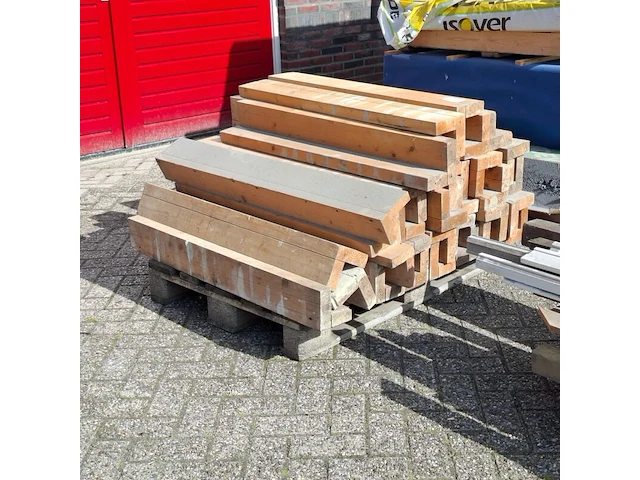 Partij divers hout restmateriaal op 2x pallet - afbeelding 6 van  8