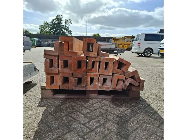 Partij divers hout restmateriaal op 2x pallet - afbeelding 8 van  8