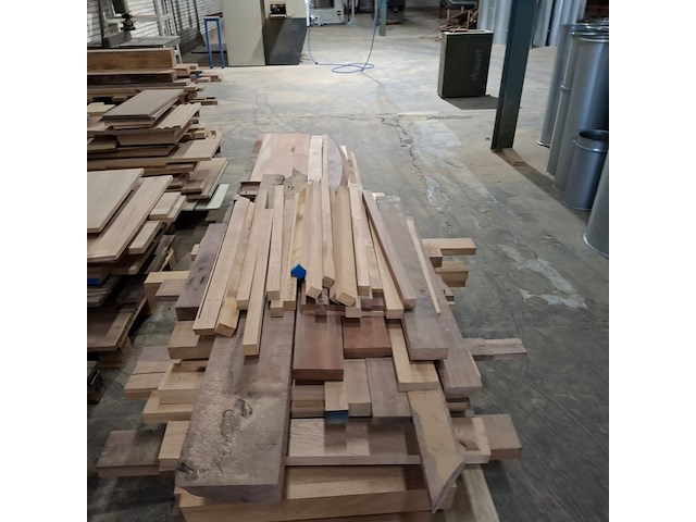 Partij divers hout restmateriaal - afbeelding 5 van  16