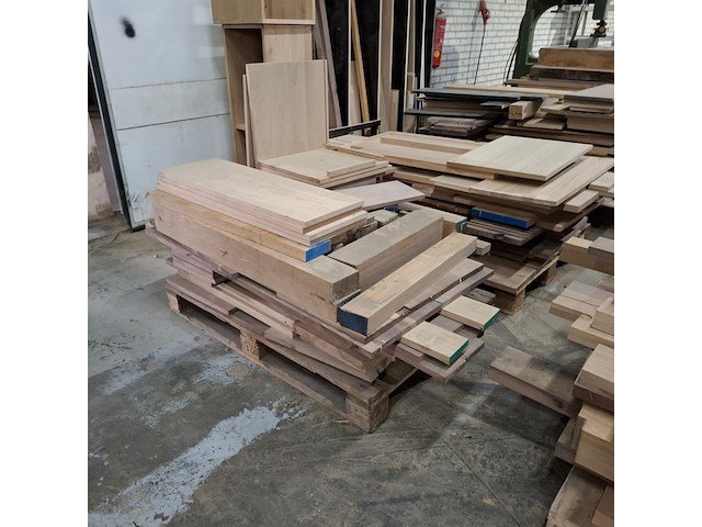 Partij divers hout restmateriaal - afbeelding 6 van  16