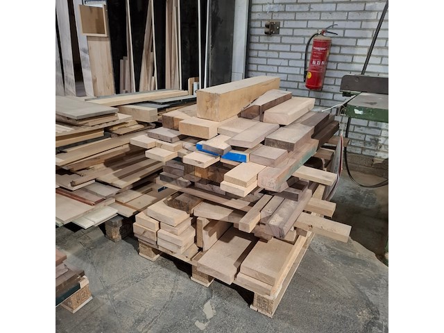 Partij divers hout restmateriaal - afbeelding 10 van  16