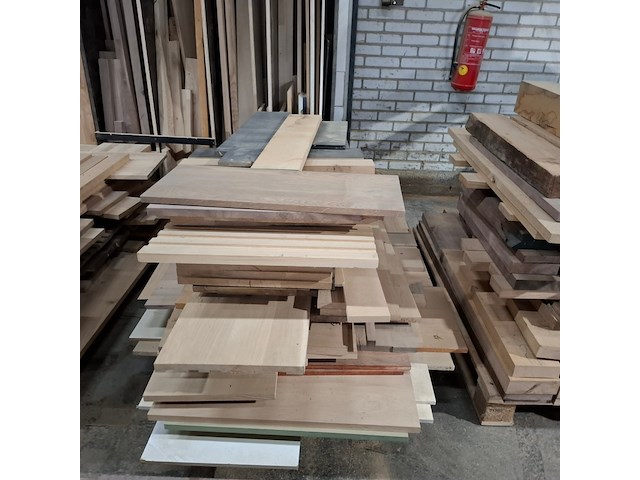 Partij divers hout restmateriaal - afbeelding 12 van  16