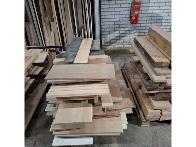 Partij divers hout restmateriaal - afbeelding 13 van  16