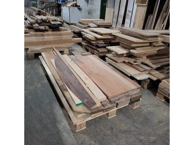 Partij divers hout restmateriaal - afbeelding 14 van  16