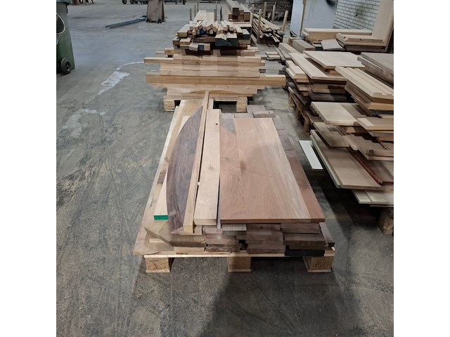 Partij divers hout restmateriaal - afbeelding 15 van  16