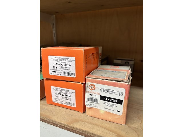 Partij divers ijzerwaar o.a. fischer, macnails - afbeelding 7 van  44