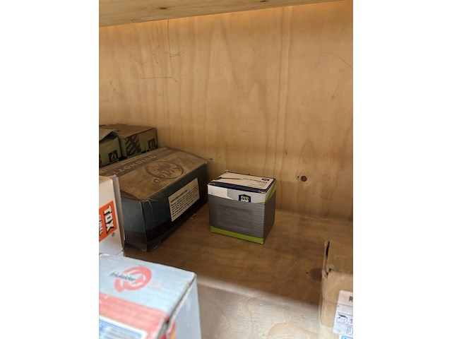 Partij divers ijzerwaar o.a. fischer, macnails - afbeelding 8 van  44