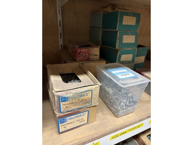 Partij divers ijzerwaar o.a. fischer, macnails - afbeelding 16 van  44