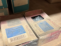 Partij divers ijzerwaar o.a. fischer, macnails - afbeelding 17 van  44