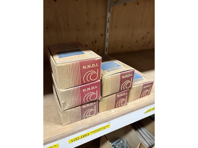 Partij divers ijzerwaar o.a. fischer, macnails - afbeelding 19 van  44