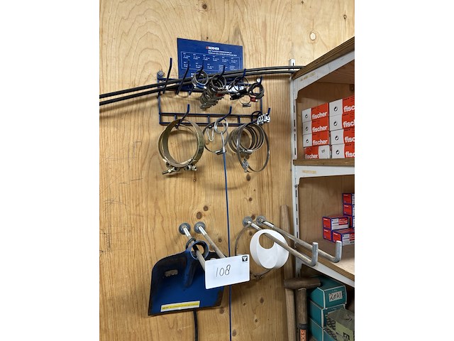 Partij divers ijzerwaar o.a. fischer, macnails - afbeelding 12 van  44