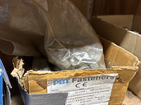 Partij divers ijzerwaar o.a. fischer, macnails - afbeelding 27 van  44