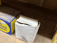 Partij divers ijzerwaar o.a. fischer, macnails - afbeelding 33 van  44