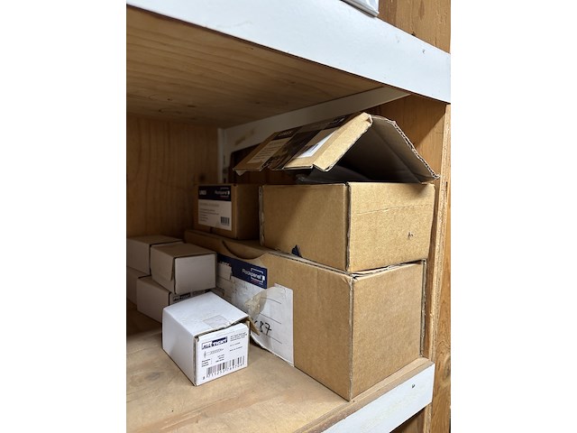 Partij divers ijzerwaar o.a. fischer, macnails - afbeelding 44 van  44