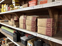 Partij divers ijzerwaar o.a. macnails - afbeelding 1 van  9