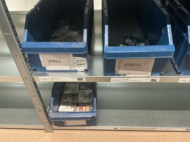 Partij divers ijzerwaren - afbeelding 1 van  9