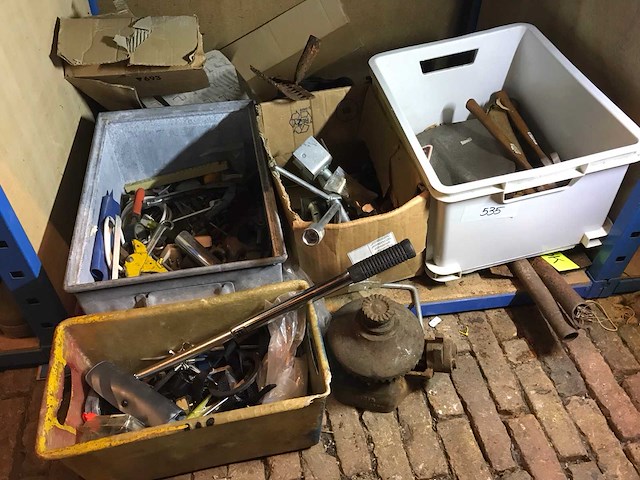 Partij divers in 2 vakken - afbeelding 1 van  8