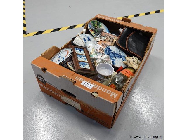 Partij divers in doos - afbeelding 1 van  5