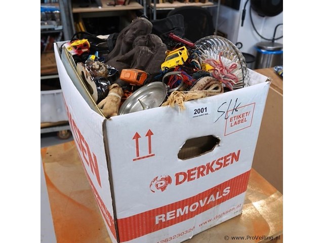 Partij divers in doos - afbeelding 1 van  5