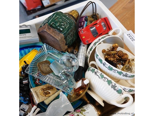 Partij divers in kunststof curverbox - afbeelding 3 van  5