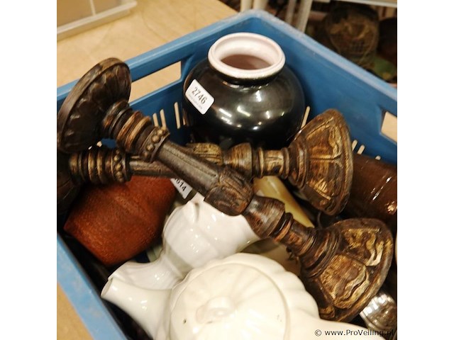 Partij divers in plastic krat - afbeelding 2 van  5