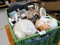 Partij divers in plastic krat