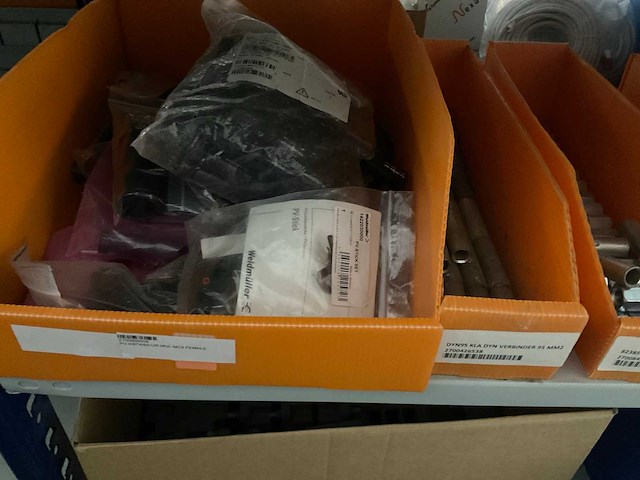 Partij divers installatie- en bevestigingsmateriaal - afbeelding 8 van  10