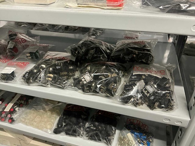 Partij divers installatie materiaal - afbeelding 2 van  43