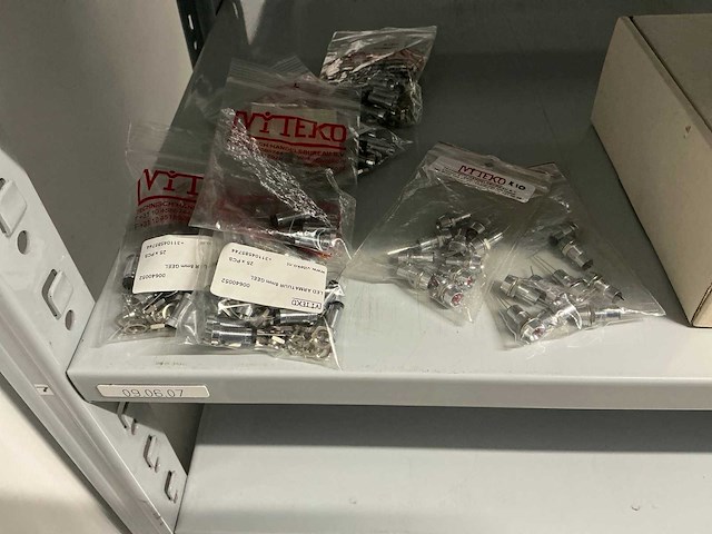 Partij divers installatie materiaal - afbeelding 16 van  43