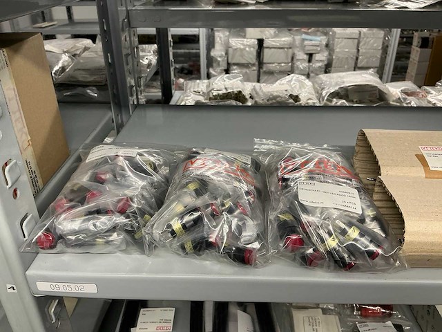 Partij divers installatie materiaal - afbeelding 17 van  43