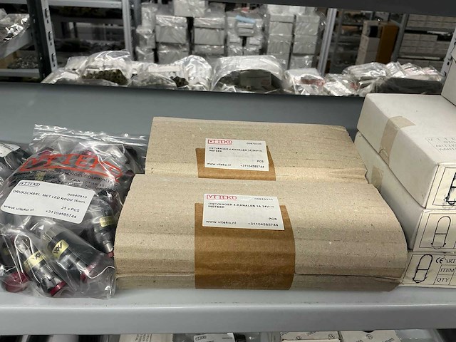 Partij divers installatie materiaal - afbeelding 18 van  43