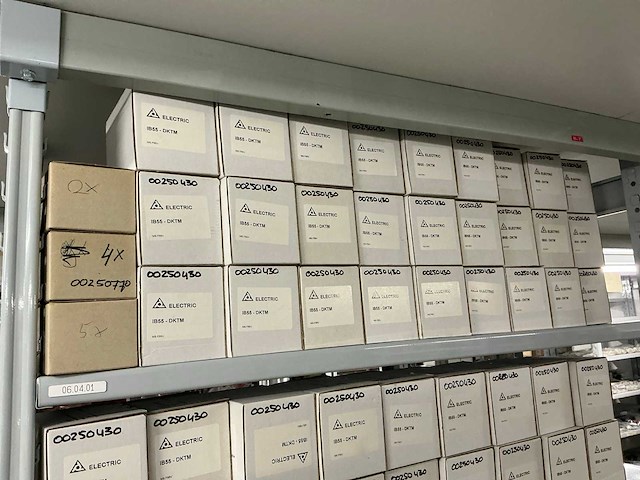 Partij divers installatie materiaal - afbeelding 18 van  28