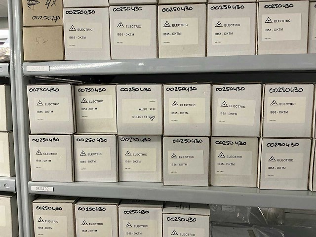 Partij divers installatie materiaal - afbeelding 21 van  28