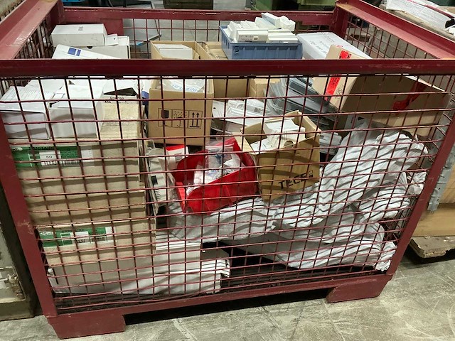 Partij divers installatie materiaal - afbeelding 1 van  10